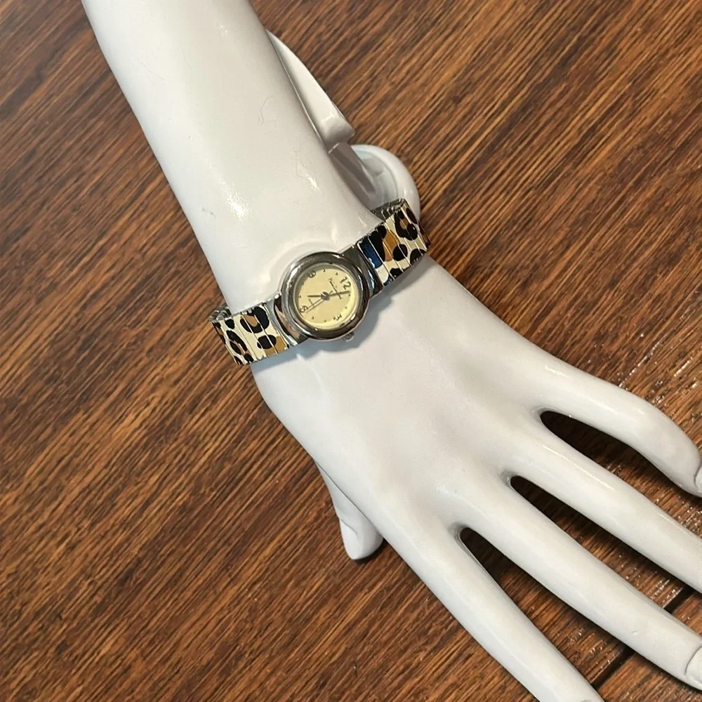 Vintage ladies quartz animal print band watch